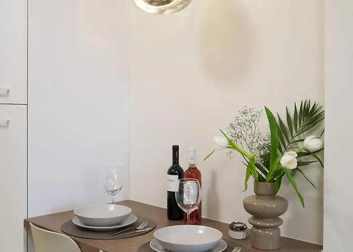 Thalpos 3 Refined Living In Center Apartment
