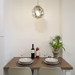 Апартаменты Thalpos 3 Refined Living In Center Салоники