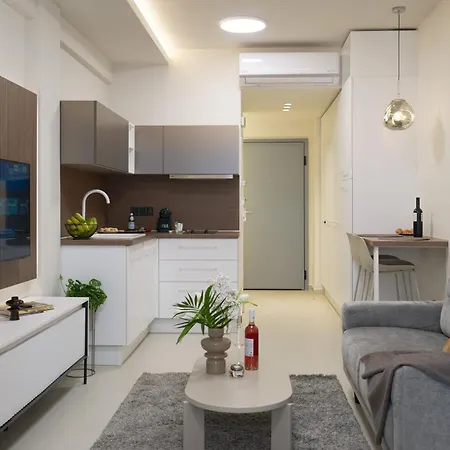 Thalpos 3 Refined Living In Center