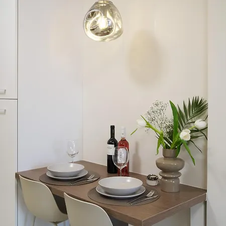 Thalpos 3 Refined Living In Center Appartement
