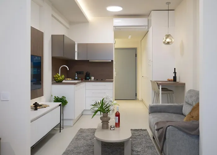 Thalpos 3 Refined Living In Center