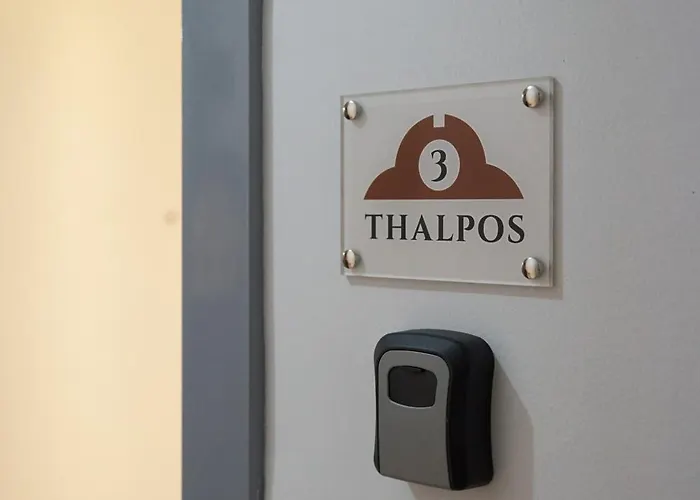 Thalpos 3 Refined Living In Center Salonic